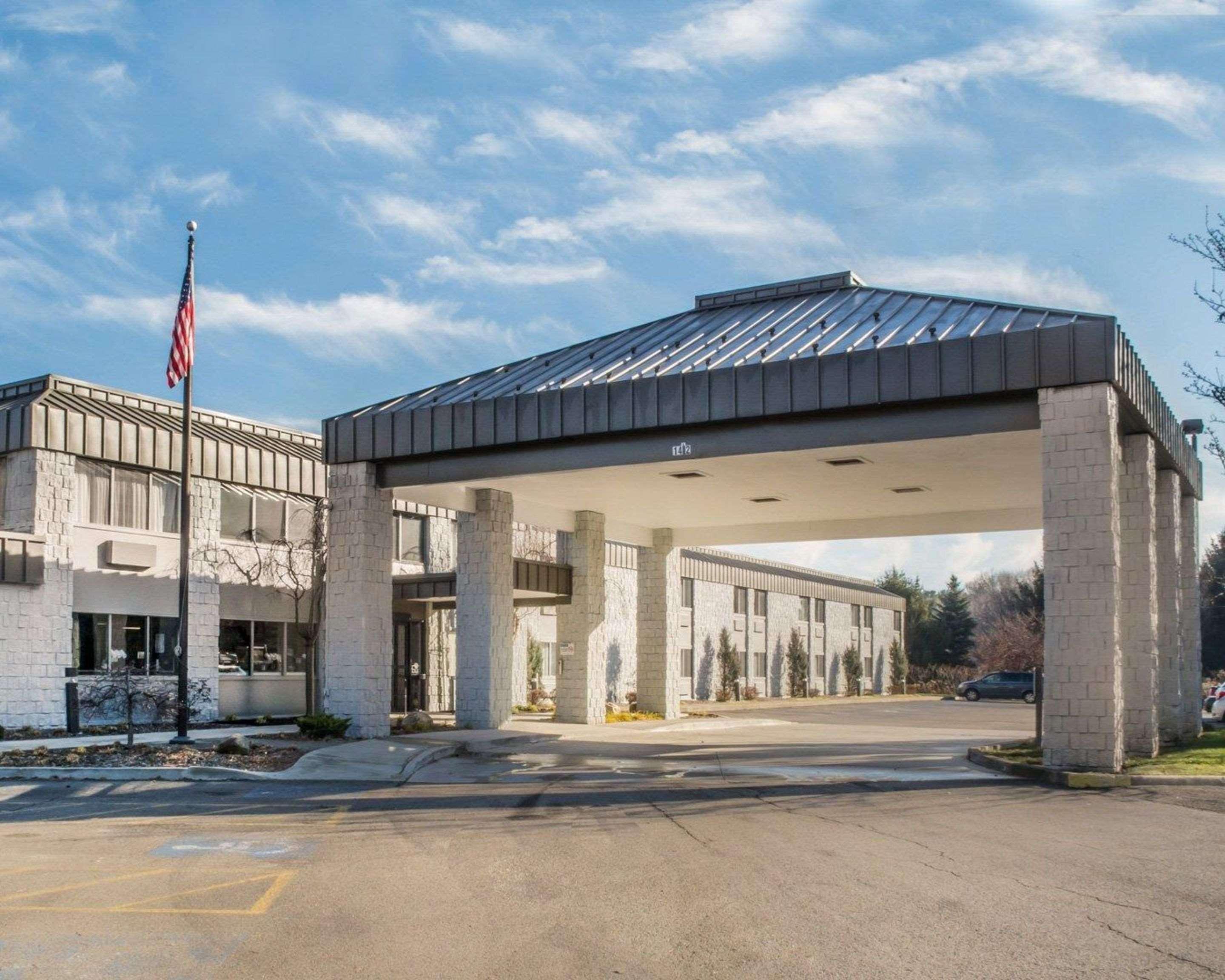 Clarion Pointe Jamestown - Falconer Exterior photo